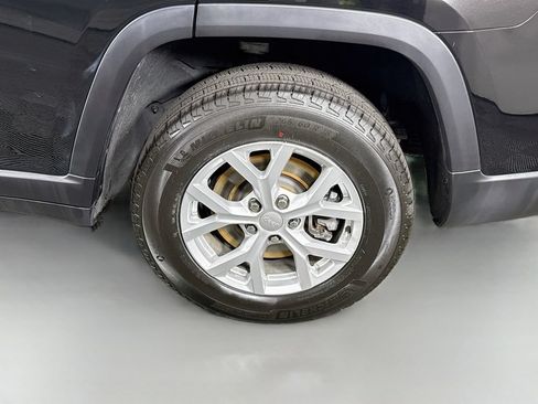Used 2023 Jeep Grand Cherokee L Limited w/ Luxury Tech Group II AWD/4WD image 38
