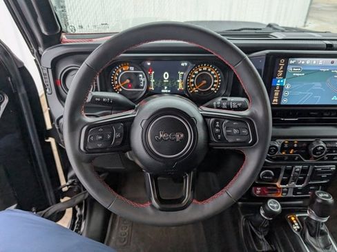 Used 2024 Jeep Wrangler Unlimited Rubicon image 11