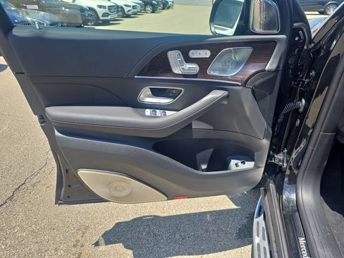 New 2026 Mercedes-Benz GLS 580 4MATIC image 10