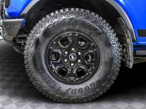 Used 2023 Ford Bronco Wildtrak image 35