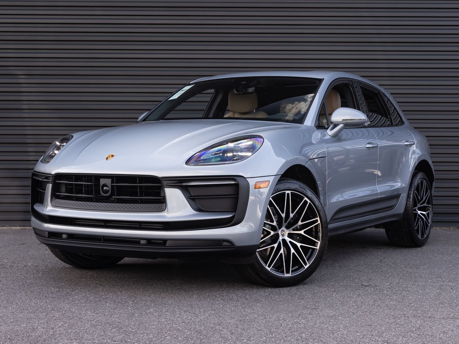 Certified 2026 Porsche Macan AWD/4WD image 1
