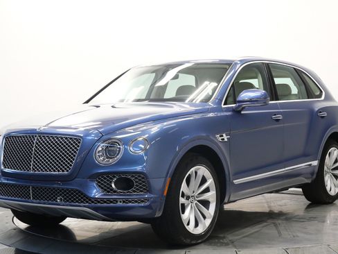 Used 2018 Bentley Bentayga Onyx Edition image 5