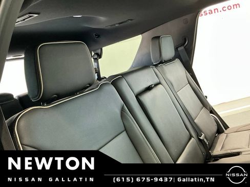 Used 2021 GMC Yukon SLT w/ SLT Premium Package AWD/4WD image 19