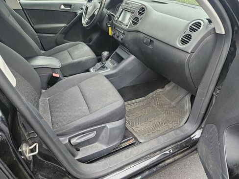 Used 2015 Volkswagen Tiguan S image 14
