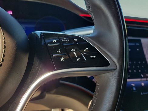 Used 2024 Mercedes-Benz Maybach EQS 680 4MATIC image 26