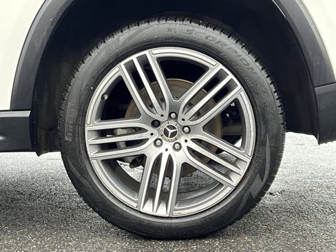 Used 2022 Mercedes-Benz GLS 450 4MATIC image 10