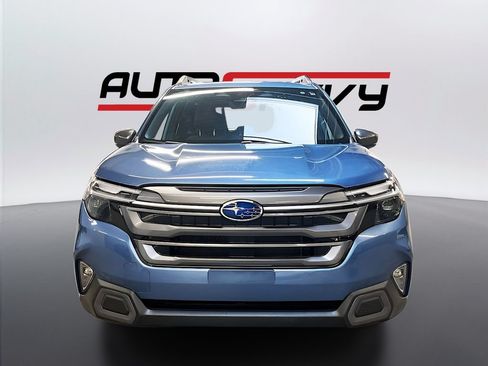 Used 2025 Subaru Forester Limited AWD/4WD image 2