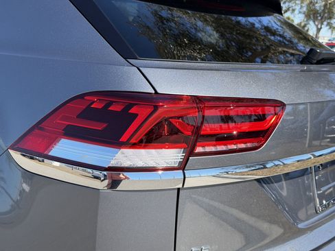 Used 2023 Volkswagen Atlas Cross Sport SE w/ Panoramic Sunroof Package image 10