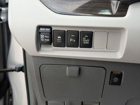 Used 2017 Toyota Sienna XLE Premium w/ Outdoor Package AWD/4WD image 13