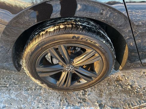 Used 2024 Volkswagen Jetta SE w/ Panoramic Sunroof Package image 32