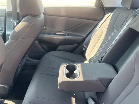 Used 2022 Hyundai Elantra SEL w/ Convenience + Premium Package FWD image 36