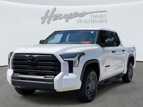 Used 2024 Toyota Tundra SR5 w/ SR5 Convenience Package AWD/4WD image 11