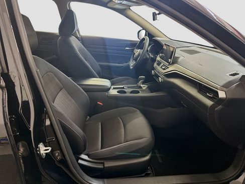 Used 2025 Nissan Altima 2.5 SV FWD image 31