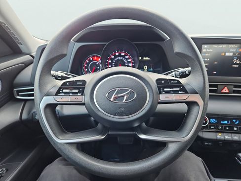 Used 2023 Hyundai Elantra SEL image 18