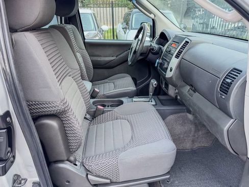 Used 2009 Nissan Frontier SE w/ SE Value Truck Pkg image 22