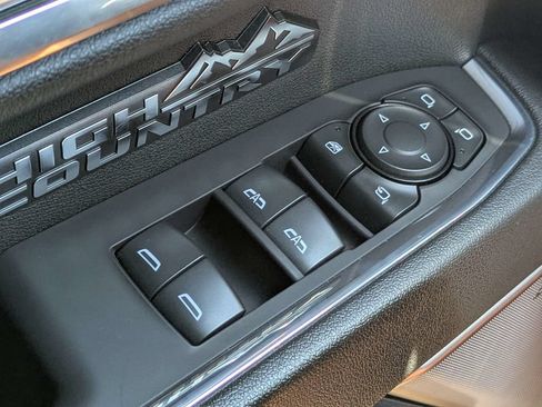 Used 2023 Chevrolet Silverado 1500 High Country w/ Technology Package AWD/4WD image 24