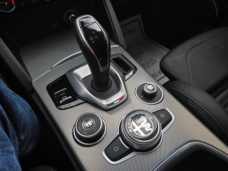 Used 2023 Alfa Romeo Stelvio Veloce AWD/4WD image 8