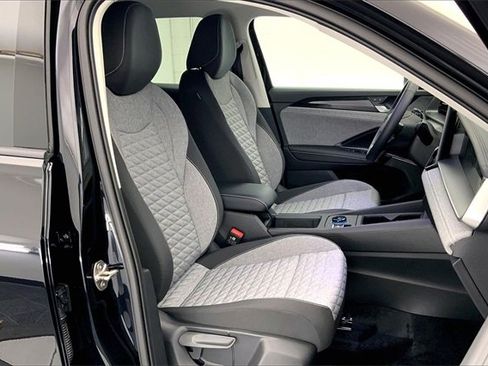 New 2026 Volkswagen Tiguan S image 9