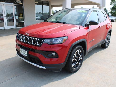 Used 2023 Jeep Compass Limited AWD/4WD image 2
