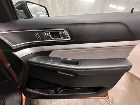 Used 2017 Ford Explorer XLT w/ Equipment Group 202A AWD/4WD image 23
