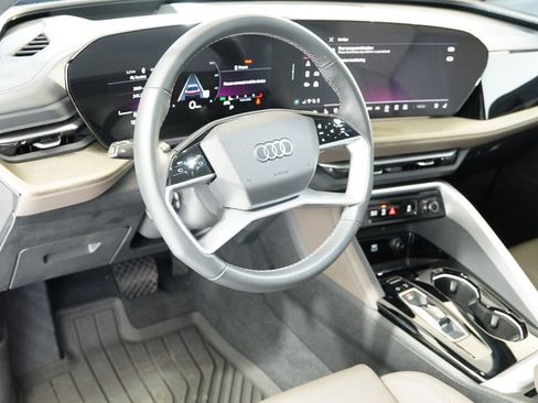 Used 2025 Audi Q5 Premium Plus w/ Premium Plus image 18