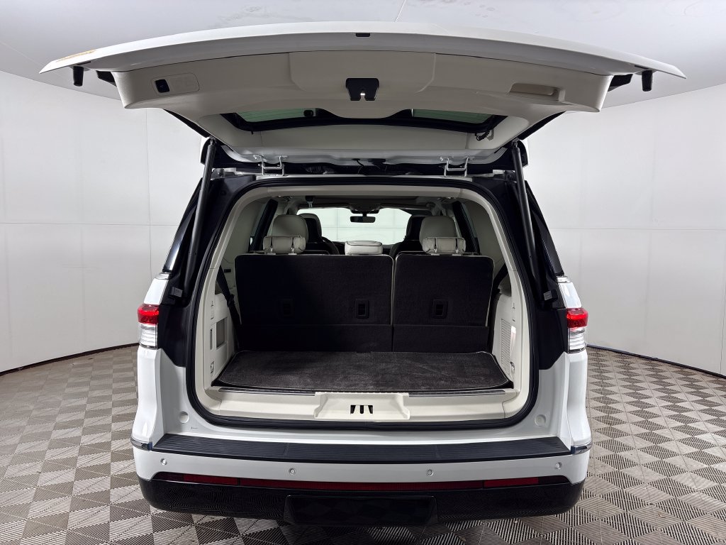 Used 2024 Lincoln Navigator Black Label AWD/4WD image 33