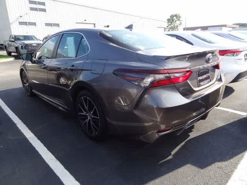 Used 2023 Toyota Camry SE w/ Cold Weather Package FWD image 5