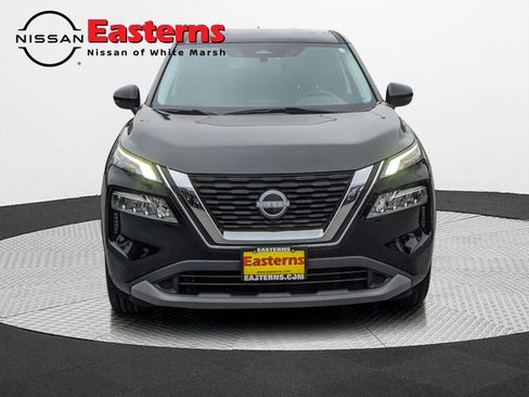 Used 2022 Nissan Rogue SV image 2