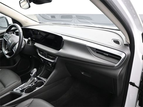 Used 2024 Buick Encore GX Sport Touring image 9