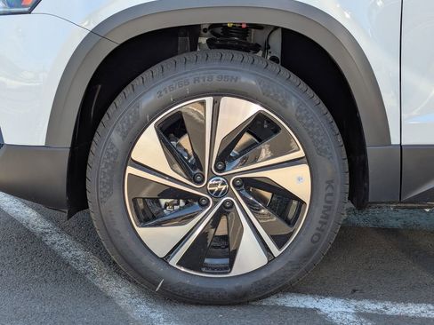 New 2026 Volkswagen Taos SE image 37