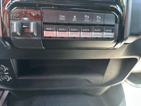 Used 2024 RAM 2500 Big Horn w/ Sport Appearance Package image 15