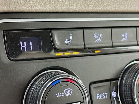 Used 2019 Volkswagen Atlas SE w/ Towing Package image 20