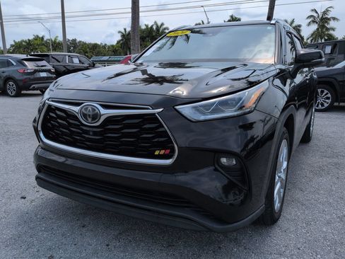 Used 2020 Toyota Highlander Limited FWD image 9