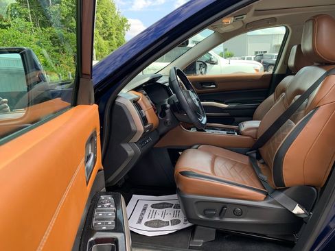 Used 2022 Nissan Pathfinder Platinum w/ Cargo Package AWD/4WD image 27