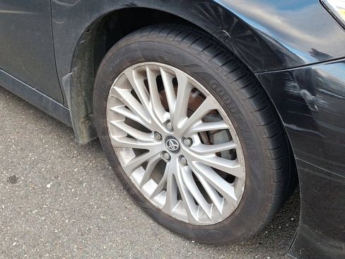 Used 2020 Toyota Camry XLE image 10