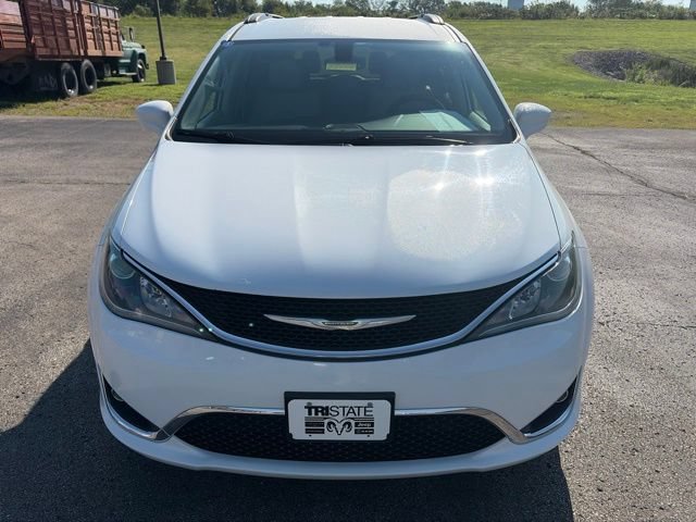 Used 2017 Chrysler Pacifica Touring-L w/ Tire & Wheel Group FWD image 2