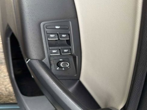 Used 2020 Volkswagen Tiguan SE image 20