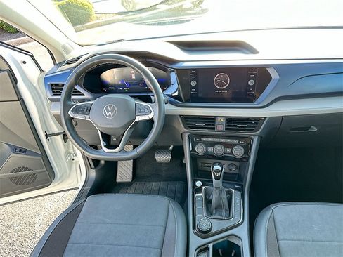 Used 2024 Volkswagen Taos SE image 18