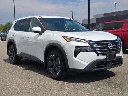 Used 2024 Nissan Rogue SV AWD/4WD image 3