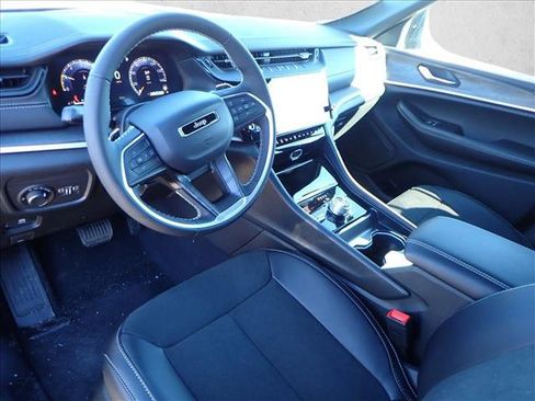 New 2026 Jeep Grand Cherokee Altitude image 11