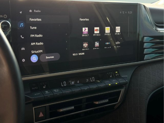 Used 2025 Toyota Camry XLE FWD image 16