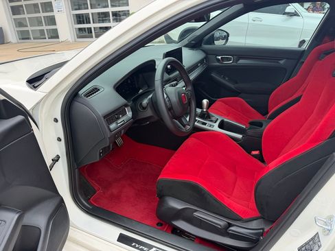 Used 2024 Honda Civic Type R image 9