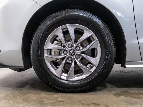 Certified 2025 Toyota Sienna LE FWD image 11