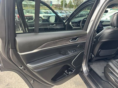 Used 2023 Jeep Grand Cherokee L Limited w/ Trailer Tow Group (B) image 18