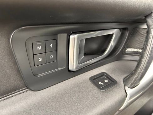 Used 2018 Land Rover Discovery Sport HSE image 33
