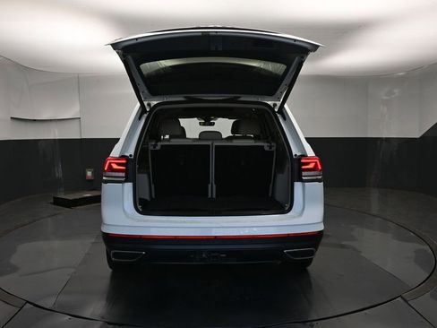 Used 2024 Volkswagen Atlas SE w/ Panoramic Sunroof Package image 11