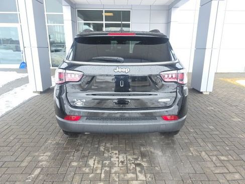 Used 2023 Jeep Compass Latitude image 3