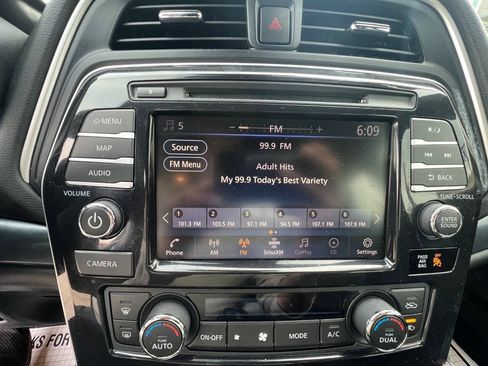 Used 2023 Nissan Maxima SR w/ Sport Mat Group FWD image 16