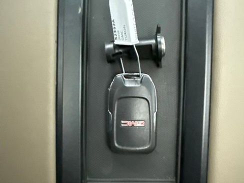 Used 2018 GMC Yukon SLT w/ Premium Edition AWD/4WD image 31