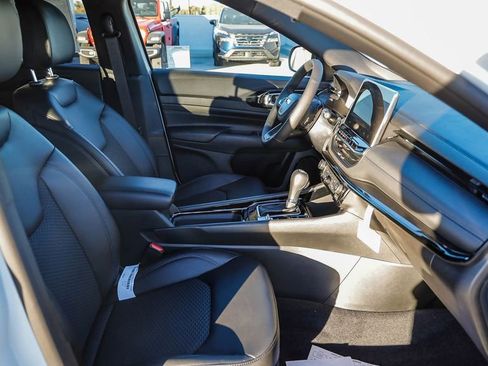 New 2026 Jeep Compass Latitude image 17